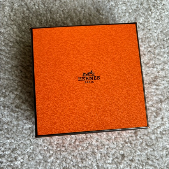 Hermes Clic H Bracelet White - Picture 4 of 15